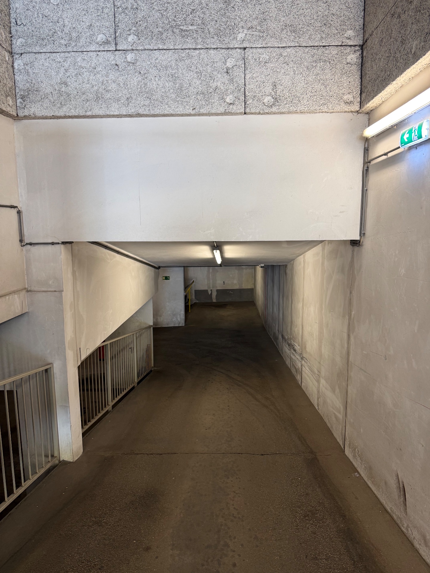 Gepflegte Tiefgarage mit automatischem Tor in Favoriten, 1100 Wien Bild 6