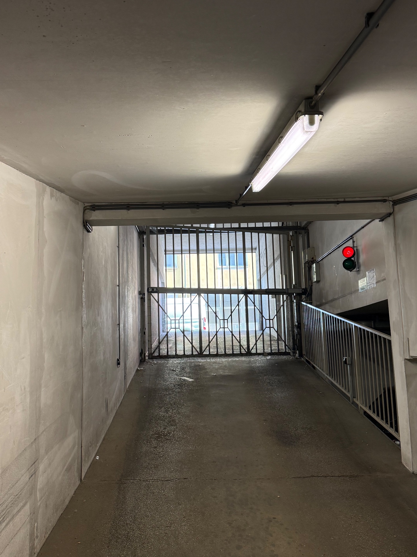 Gepflegte Tiefgarage mit automatischem Tor in Favoriten, 1100 Wien Bild 5