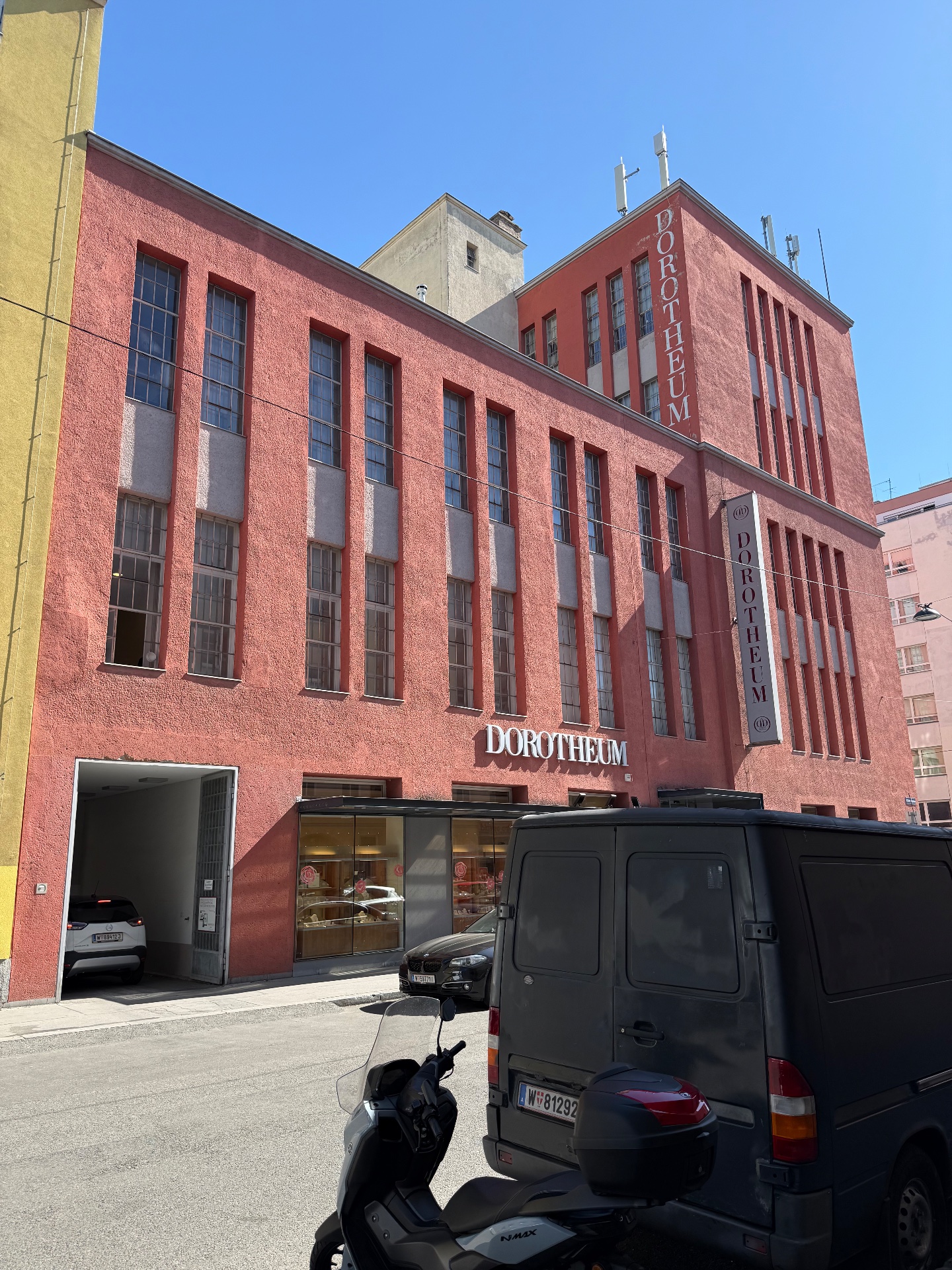 Gepflegte Tiefgarage mit automatischem Tor in Favoriten, 1100 Wien Bild 3
